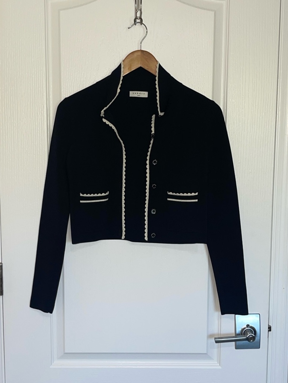 SANDRO LEANNA CROPPED SCALLOPED-TRIM Black Cropped Cardigan White Trim SZ 1 - Picture 2 of 11